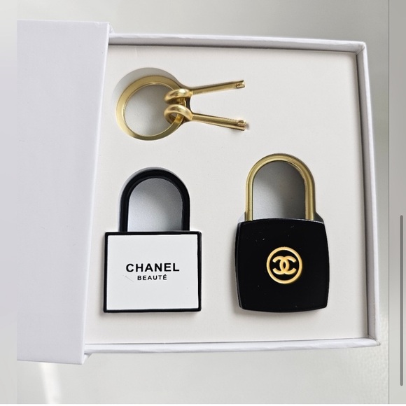 CHANEL La Collection White and black finish Elegant Accessory - Picture 8 of 10